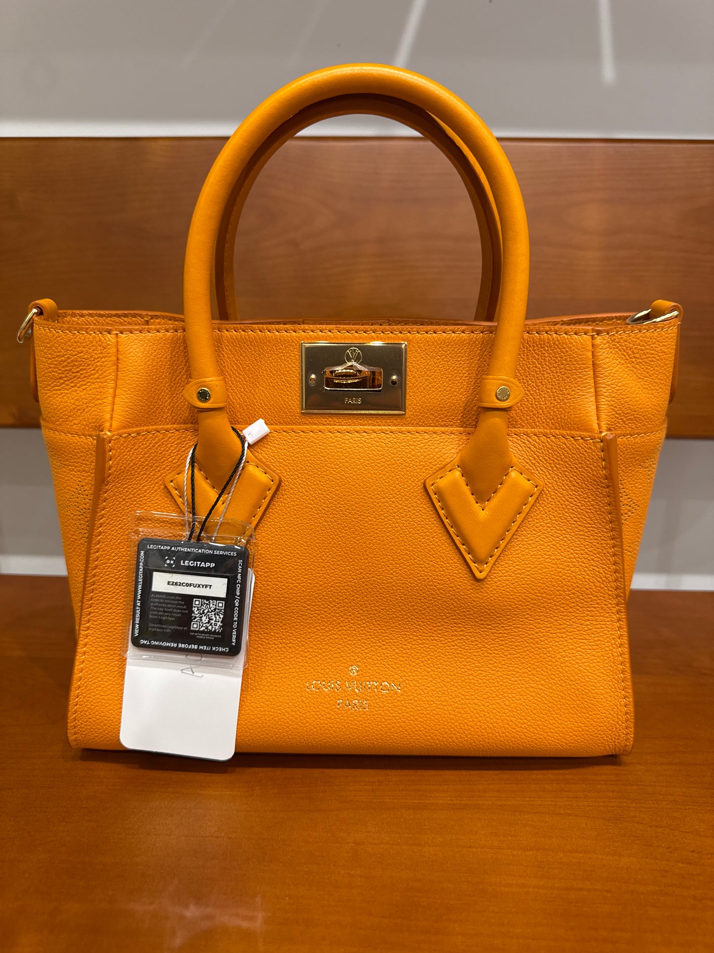 Louis Vuitton Mahina On My Side PM ACJ461