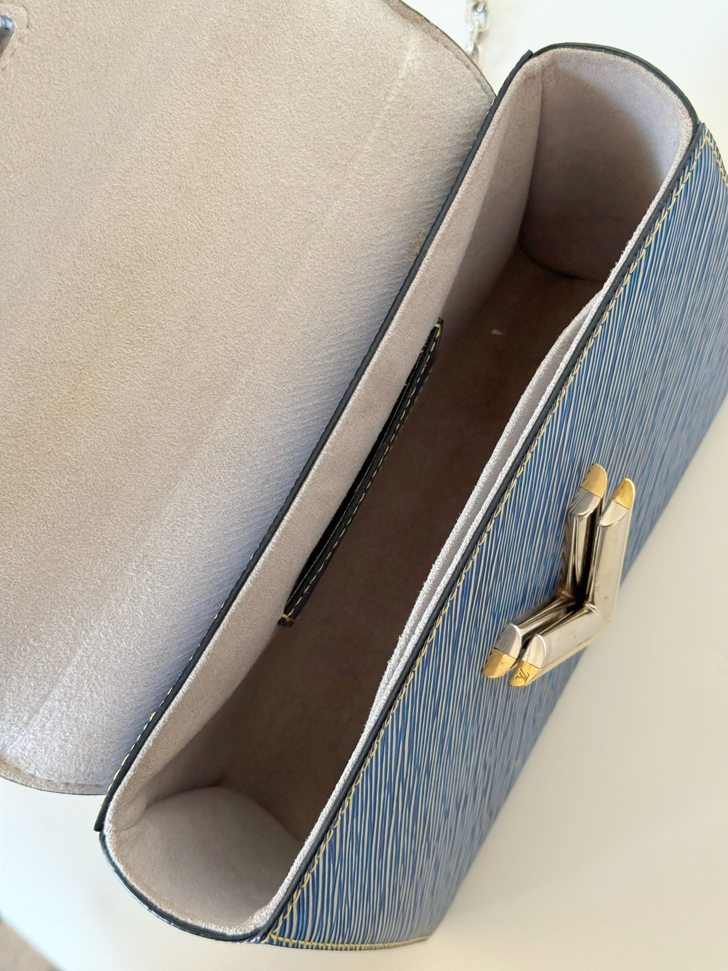Louis Vuitton Epi Twist Shoulder Bag